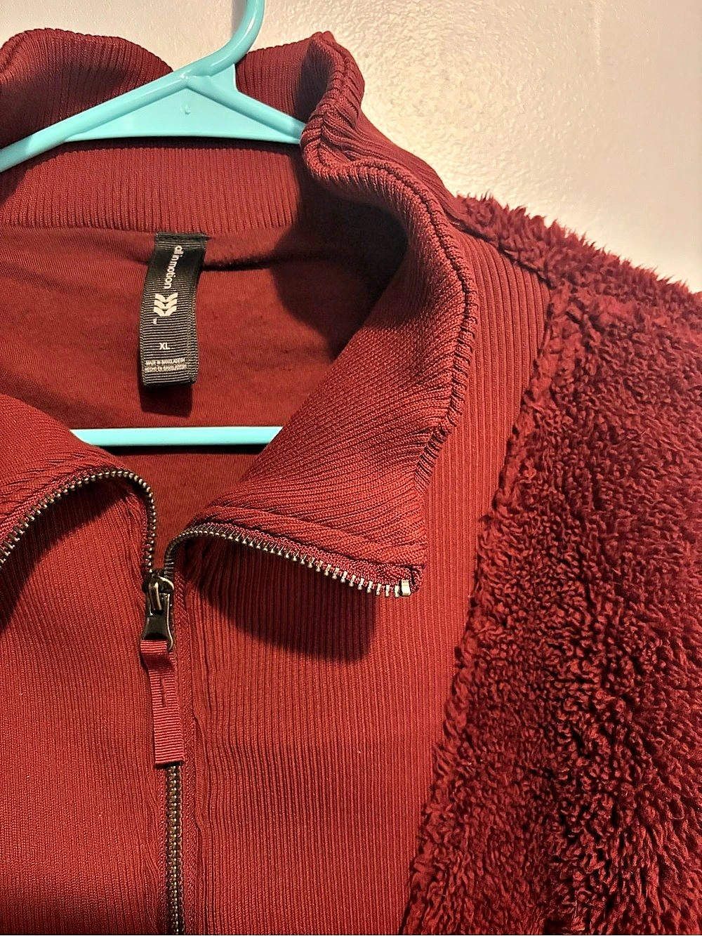 Fleece Jacket in Burgundy Like New - Picture 3 of 3